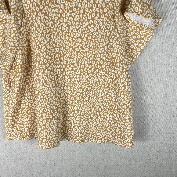 Andree by Unit > Short Sleeve Yellow Cheetah Top Small - Picture 5 of 6